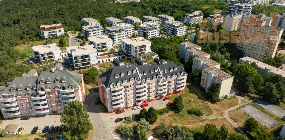 VYMEŇ SUSEDA! - VÝNIMOČNÝ VELKOMETRÁŽNY 3 IZB. BYT S DVOMA TERASAMI 131.00 m2 VYHĽADÁVANÁ LOKALITA, BA IV, DÚBRAVKA.