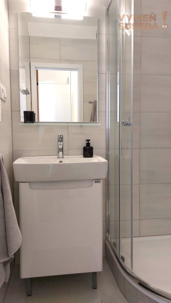 PRENAJATÉ! - VÝNIMOČNÝ 1 IZB. KOMPLETNE ZREKONŠTRUOVANÝ, ZARIADENÝ BYT, SILVÁNSKA, KARLOVA VES.