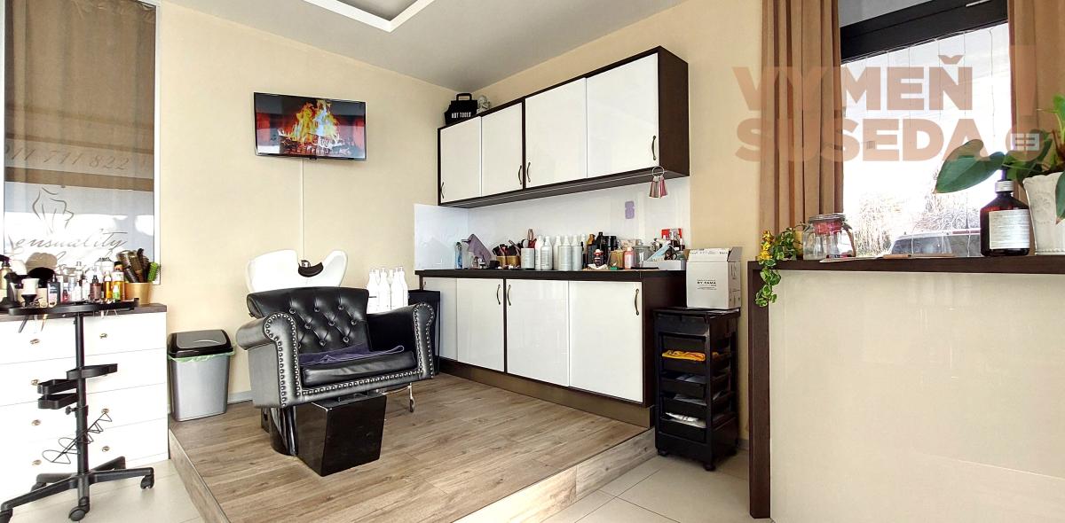 VYMEŇ SUSEDA! – NA ODSTÚPENIE ATRAKTÍVNY SALÓN KRÁSY SO ZABEHNUTOU KLIENTELOU, obec ROVINKA