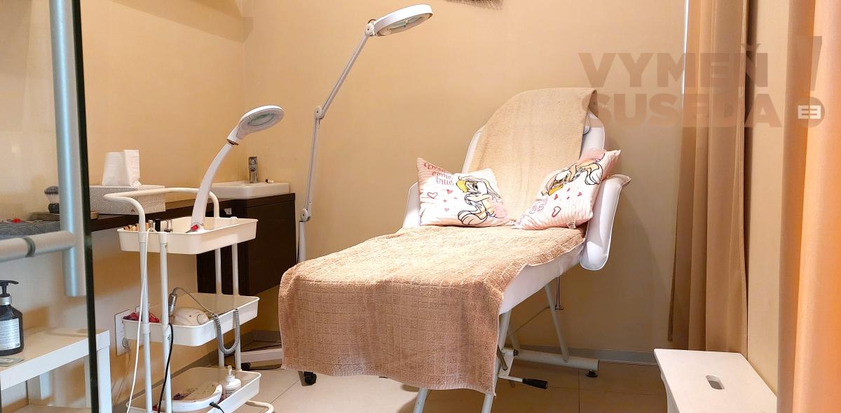 VYMEŇ SUSEDA! – NA ODSTÚPENIE ATRAKTÍVNY SALÓN KRÁSY SO ZABEHNUTOU KLIENTELOU, obec ROVINKA