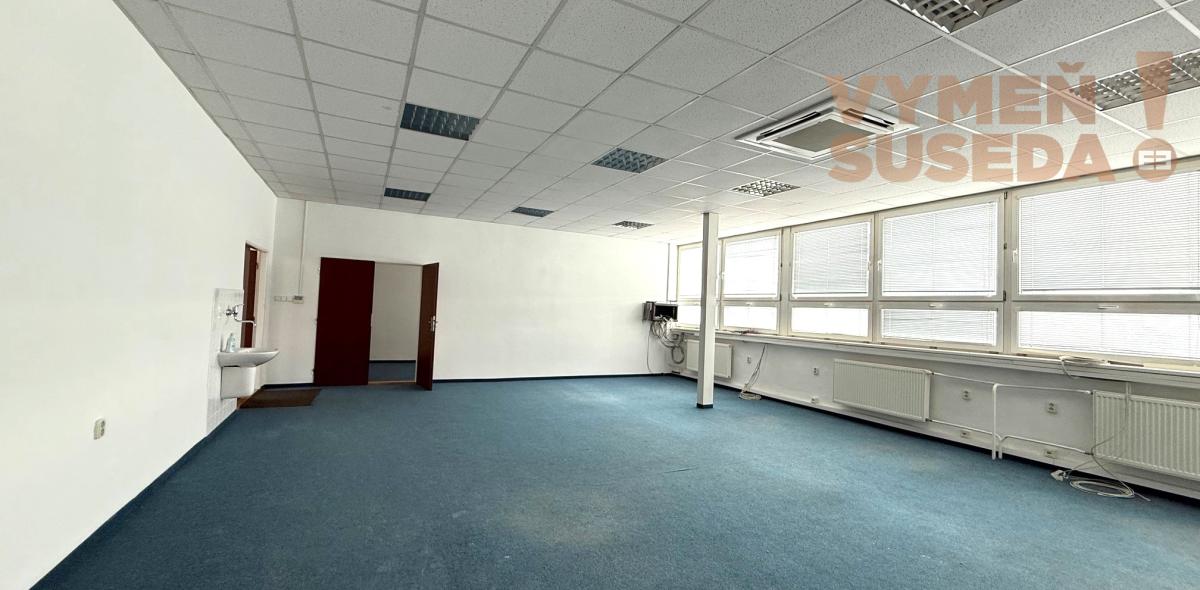 VYMEŇ SUSEDA! - PRENÁJOM ADMINISTRATÍVNYCH / KANCELÁRSKYCH PRIESTOROV v Bratislave (Petržalke) na Kopčianskej ulici s možnosťou parkovacieho státia.