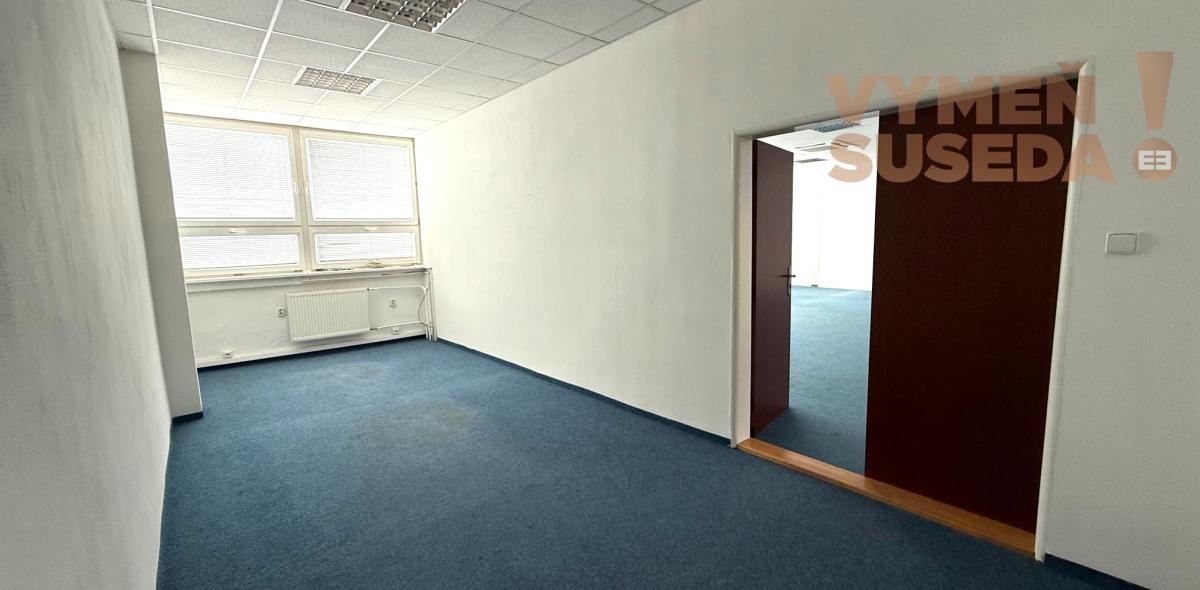 VYMEŇ SUSEDA! - PRENÁJOM ADMINISTRATÍVNYCH / KANCELÁRSKYCH PRIESTOROV v Bratislave (Petržalke) na Kopčianskej ulici s možnosťou parkovacieho státia.