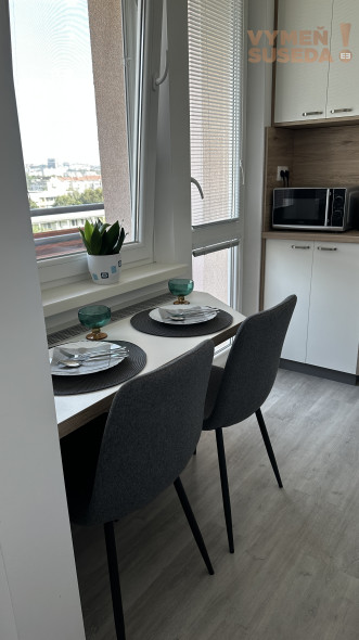 PRENAJATÉ! - VÝNIMOČNÝ 1 IZB. KOMPLETNE ZREKONŠTRUOVANÝ, ZARIADENÝ BYT, SILVÁNSKA, KARLOVA VES.