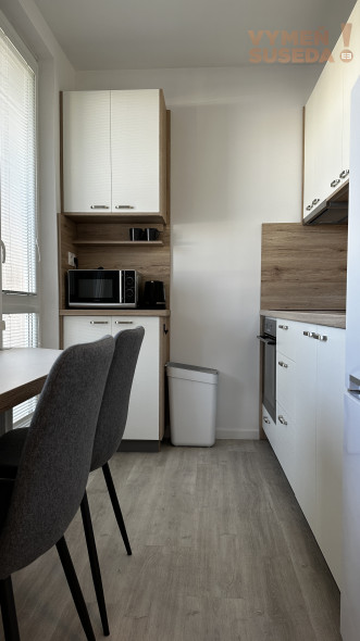 PRENAJATÉ! - VÝNIMOČNÝ 1 IZB. KOMPLETNE ZREKONŠTRUOVANÝ, ZARIADENÝ BYT, SILVÁNSKA, KARLOVA VES.