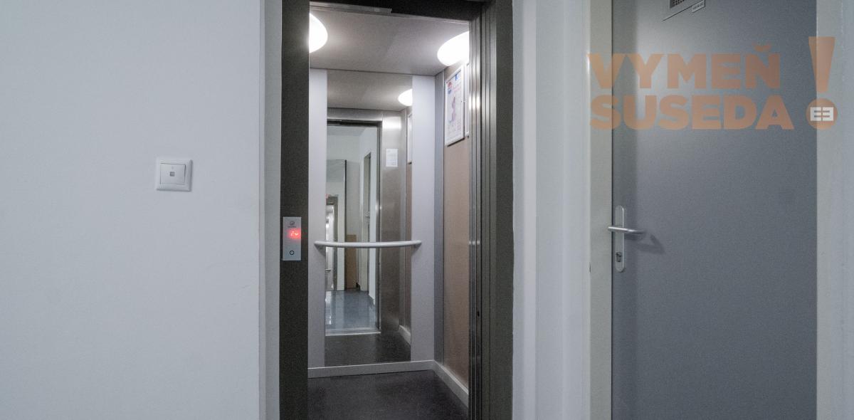 VYMEŇ SUSEDA! - NA PREDAJ 1-IZBOVÝ APARTMÁN S INVESTIČNÝM POTENCIÁLOM V KOMPLEXE ABA 1, BETLIARSKA UL., BA V. – PETRŽALKA