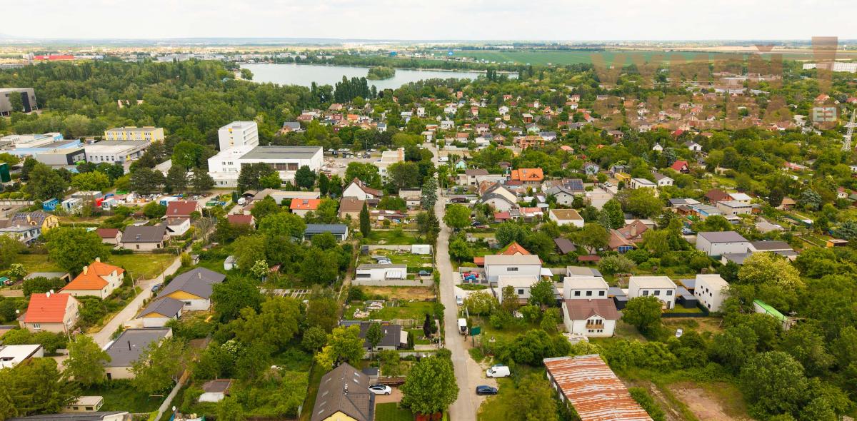 VYMEŇ SUSEDA! - VÝNIMOČNÝ STAVEBNÝ POZEMOK, BOČNÁ ULICA, BRATISLAVA II - TRNÁVKA.