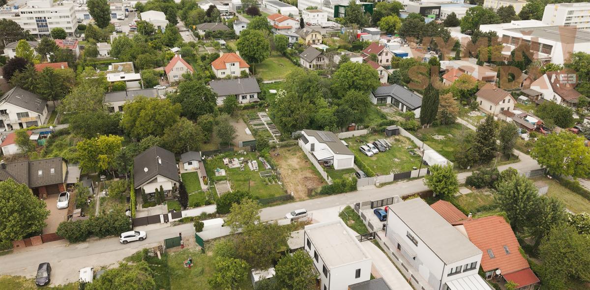 VYMEŇ SUSEDA! - VÝNIMOČNÝ STAVEBNÝ POZEMOK, BOČNÁ ULICA, BRATISLAVA II - TRNÁVKA.