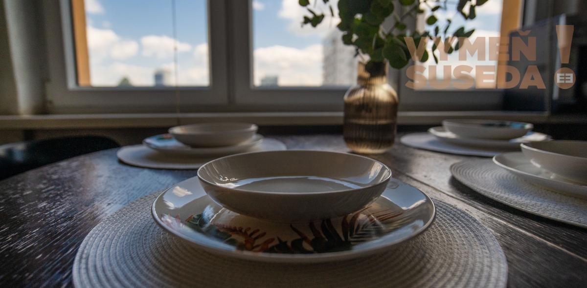 PREDANÉ! - VÝNIMOČNÝ 4 IZB. BYT S DVOMI LOGGIAMI, VYHĽADÁVANÁ LOKALITA, BA III, ČSL. Parašutistov.