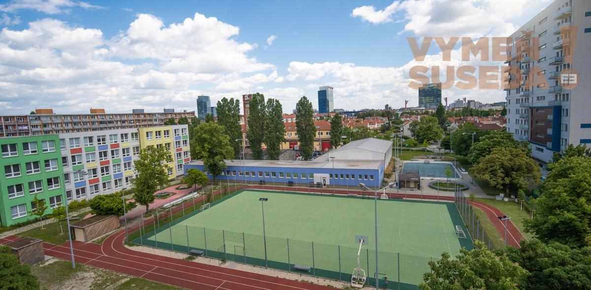 PREDANÉ! - VÝNIMOČNÝ 4 IZB. BYT S DVOMI LOGGIAMI, VYHĽADÁVANÁ LOKALITA, BA III, ČSL. Parašutistov.