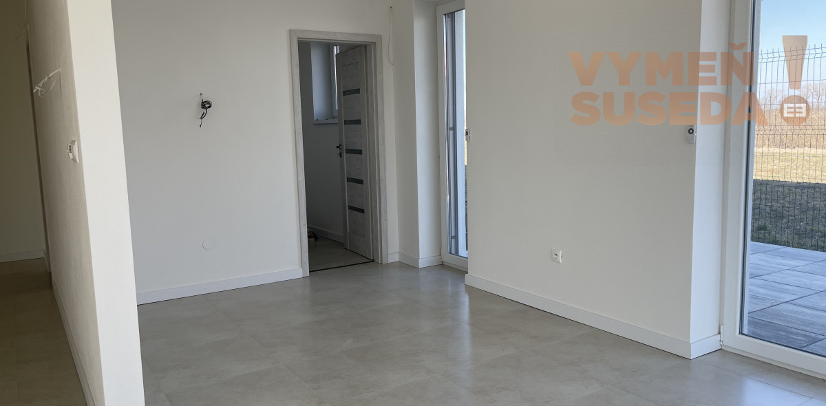 VYMEŇ SUSEDA! - Výnimočný 4-izbový byt v krásnej tichej lokalite Šamorína – predzáhradka a moderný koncept, posledný byt voľný