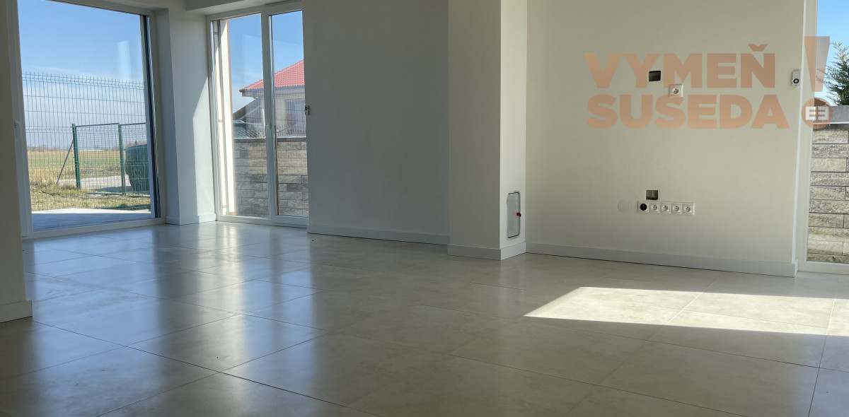 VYMEŇ SUSEDA! - Výnimočný 4-izbový byt v krásnej tichej lokalite Šamorína – predzáhradka a moderný koncept, posledný byt voľný