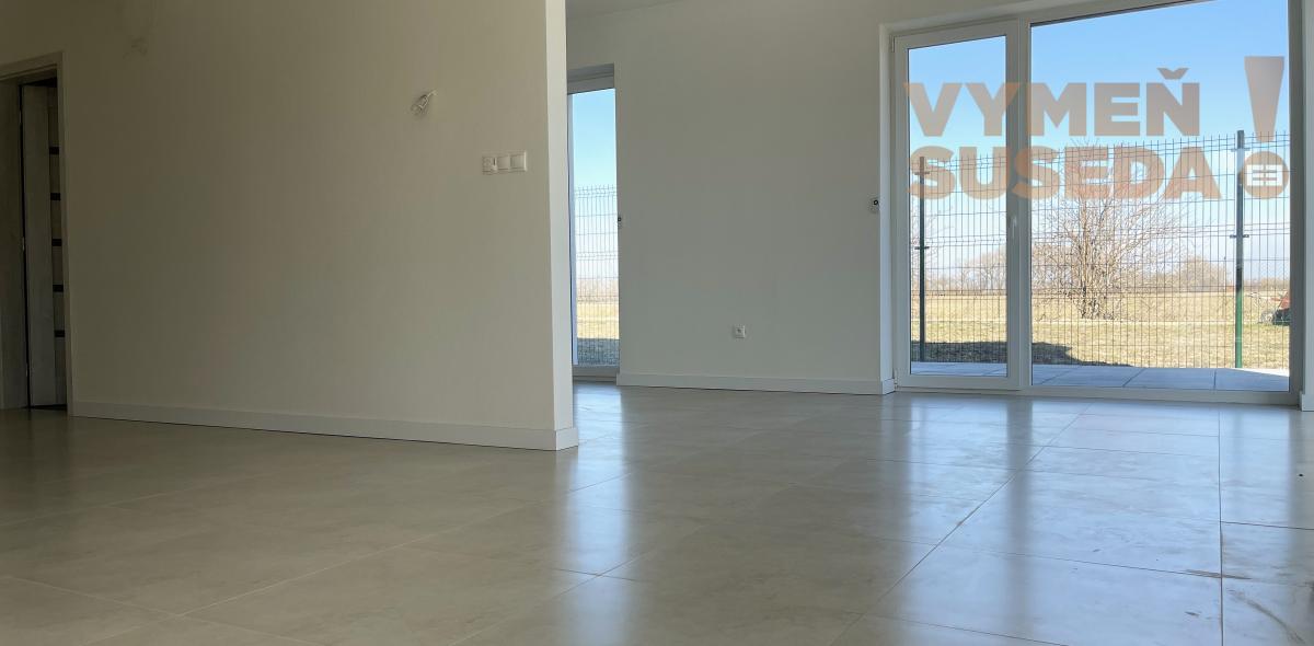 VYMEŇ SUSEDA! - Výnimočný 4-izbový byt v krásnej tichej lokalite Šamorína – predzáhradka a moderný koncept, posledný byt voľný