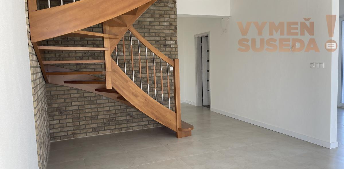 VYMEŇ SUSEDA! - Výnimočný 4-izbový byt v krásnej tichej lokalite Šamorína – predzáhradka a moderný koncept, posledný byt voľný