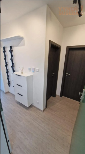 VYMEŇ SUSEDA! – VÝNIMOČNÝ ZARIADENÝ 2 IZB.  BYT S LOGGIOU, UL. ZÁVODU MATADOR, BA V, PETRŽALKA