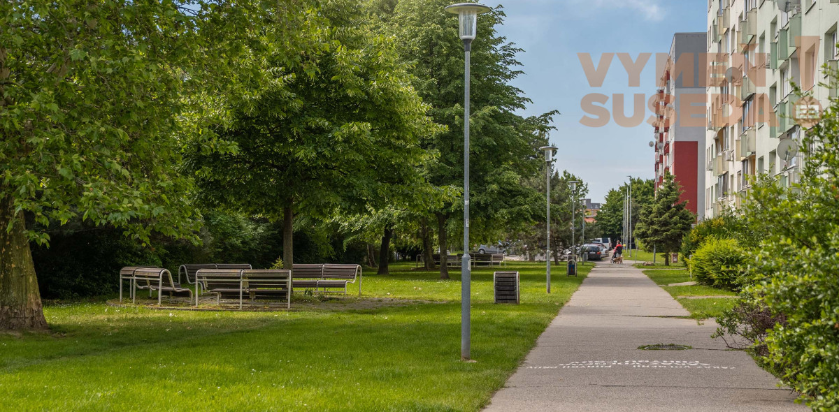 PREDANÉ – Zrekonštruovaný 3 izb.byt so šatníkom, klimatizáciou a garážou Bratislava II. Vrakuňa, Bučinová ul.