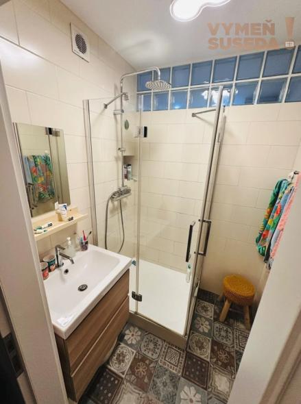 VYMEŇ SUSEDA! – VÝNIMOČNÝ 3 IZB. ZARIADENÝ BYT, MUŠKÁTOVÁ UL., BA II, RUŽINOV