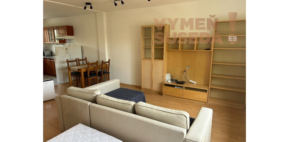 VYMEŇ SUSEDA - Ponúkame na predaj výnimočný kompletne zariadený, 1 izb. byt s loggiu, vo vyhľadávanej lokalite  Bratislavy na Šancovej ulici s výhľadmi do vnútrobloku.