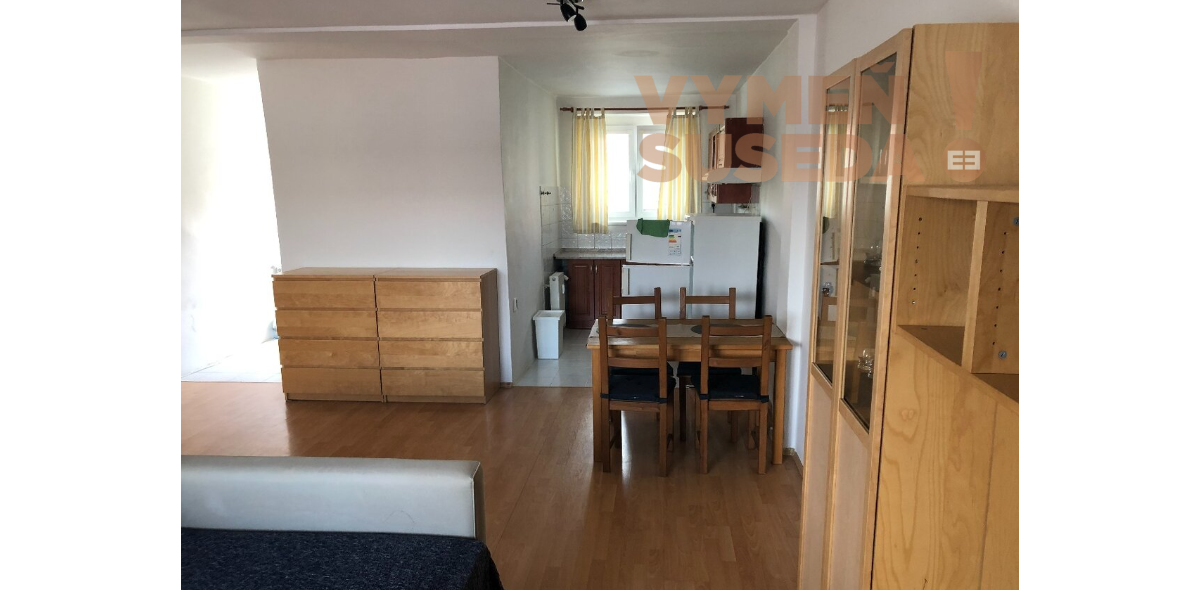 VYMEŇ SUSEDA - Ponúkame na predaj výnimočný kompletne zariadený, 1 izb. byt s loggiu, vo vyhľadávanej lokalite  Bratislavy na Šancovej ulici s výhľadmi do vnútrobloku.