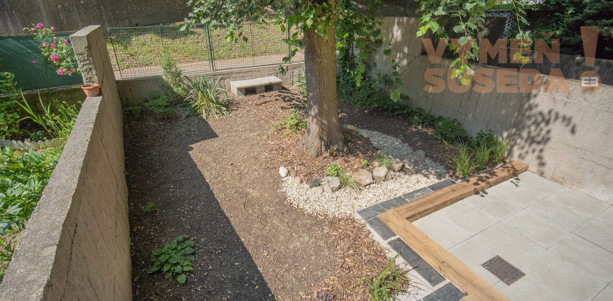 PREDANÉ! - Unikátny novo zrekonštruovaný 2 izb. byt s predzáhradkou a loggiou, Bujnákova, Dúbravka