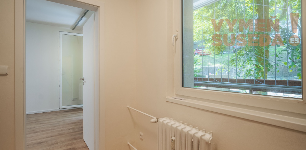 PREDANÉ! - Unikátny novo zrekonštruovaný 2 izb. byt s predzáhradkou a loggiou, Bujnákova, Dúbravka