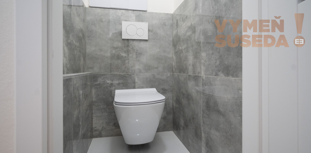 PREDANÉ! - Unikátny novo zrekonštruovaný 2 izb. byt s predzáhradkou a loggiou, Bujnákova, Dúbravka