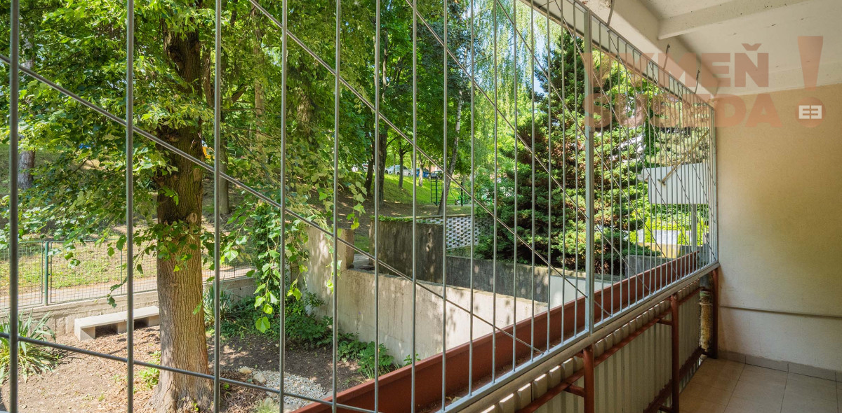 PREDANÉ! - Unikátny novo zrekonštruovaný 2 izb. byt s predzáhradkou a loggiou, Bujnákova, Dúbravka