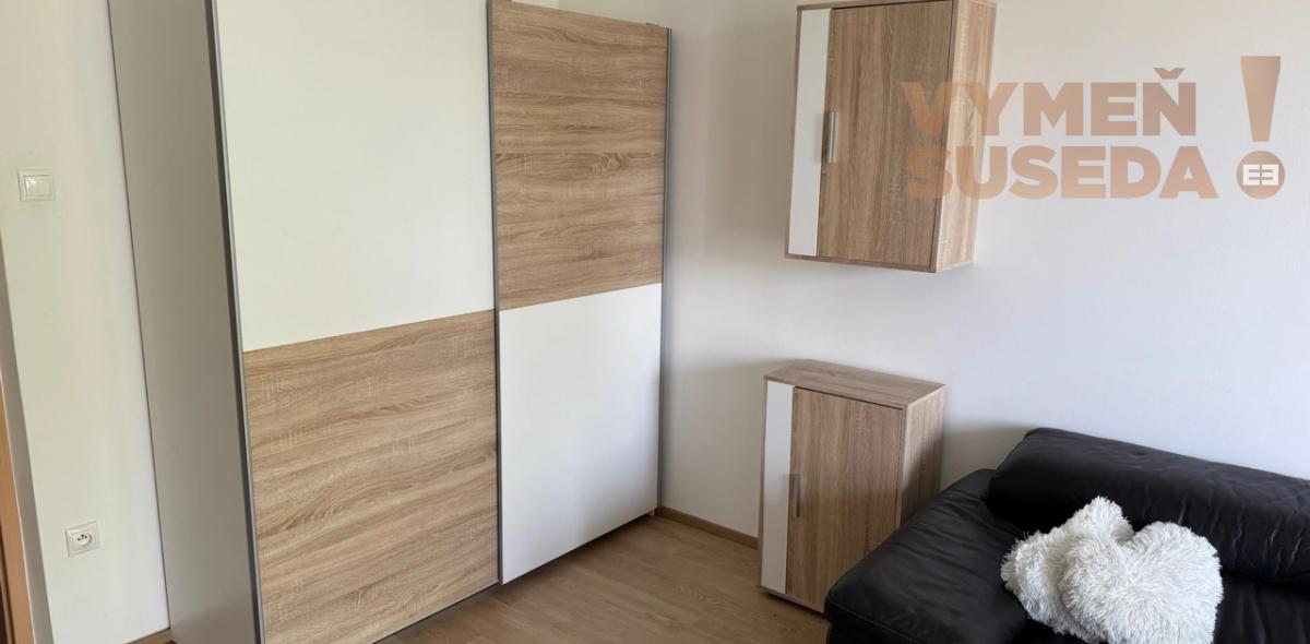 VYMEŇ SUSEDA! – VÝNIMOČNÝ 2 IZB. ZARIADENÝ BYT S LOGGIOU A PARKOVANÍM, VLČIE HRDLO, BA II, RUŽINOV