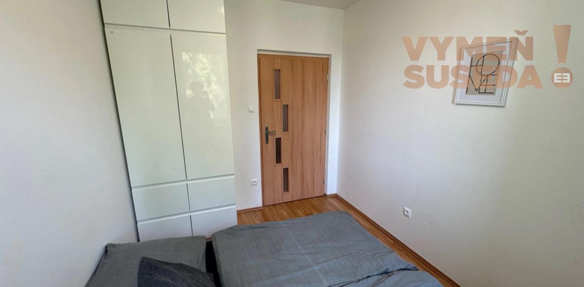 VYMEŇ SUSEDA! – VÝNIMOČNÝ 2 IZB. ZARIADENÝ BYT S LOGGIOU A PARKOVANÍM, VLČIE HRDLO, BA II, RUŽINOV