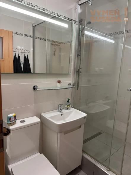 VYMEŇ SUSEDA! – VÝNIMOČNÝ 2 IZB. ZARIADENÝ BYT S LOGGIOU A PARKOVANÍM, VLČIE HRDLO, BA II, RUŽINOV