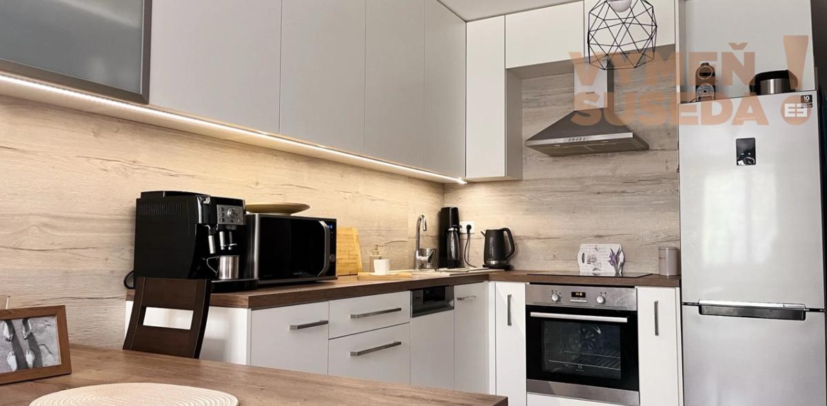 VYMEŇ SUSEDA! – VÝNIMOČNÝ 2 IZB. ZARIADENÝ BYT, VLÁRSKA UL., BA III, NOVÉ MESTO - KRAMÁRE