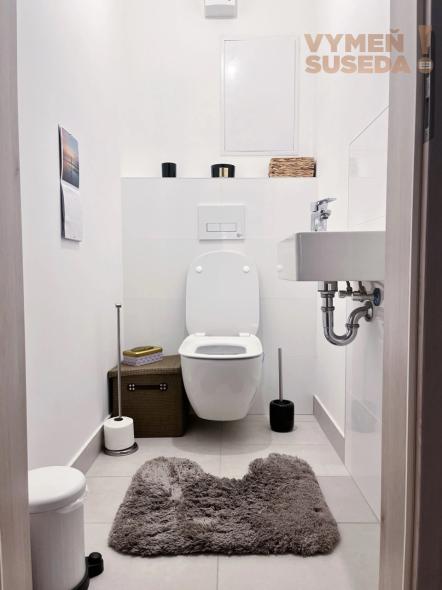 VYMEŇ SUSEDA! – VÝNIMOČNÝ 2 IZB. ZARIADENÝ BYT, VLÁRSKA UL., BA III, NOVÉ MESTO - KRAMÁRE