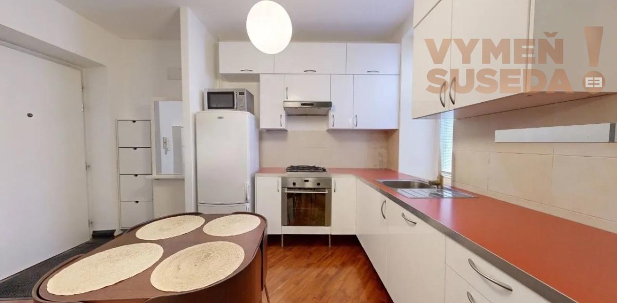 VYMEŇ SUSEDA! – VÝNIMOČNÝ ZARIADENÝ 2 IZB.  BYT S LOGGIOU, LEGIONÁRSKA UL., BA III., NOVÉ MESTO