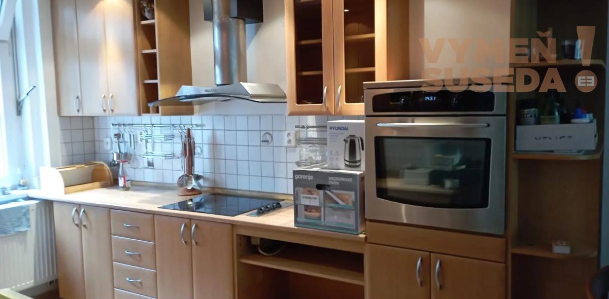 VYMEŇ SUSEDA! – VÝNIMOČNÝ 3 IZB. ZARIADENÝ BYT , ORAVSKÁ UL., BA II