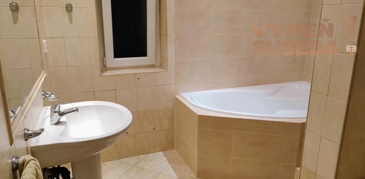 VYMEŇ SUSEDA! – VÝNIMOČNÝ 3 IZB. ZARIADENÝ BYT , ORAVSKÁ UL., BA II