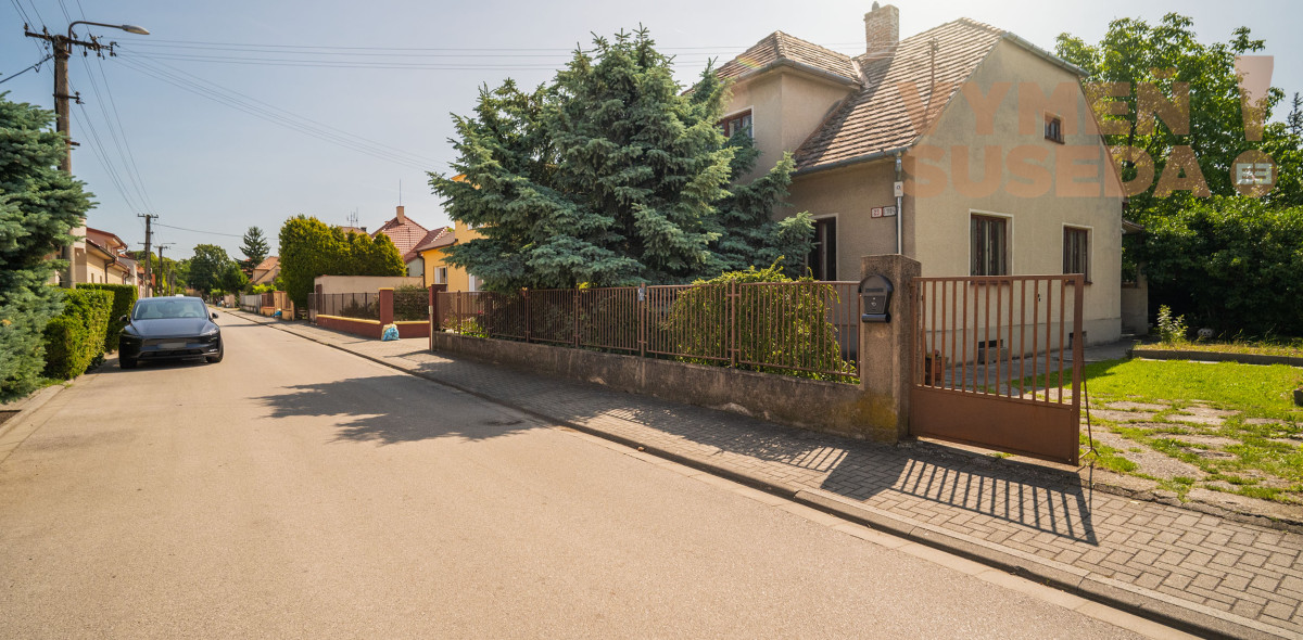 REZERVOVANÉ! - VÝNIMOČNÝ 4 IZB. RD S VLASTNÝM PARKOM 1.614m2, CENTRUM SKALICA.