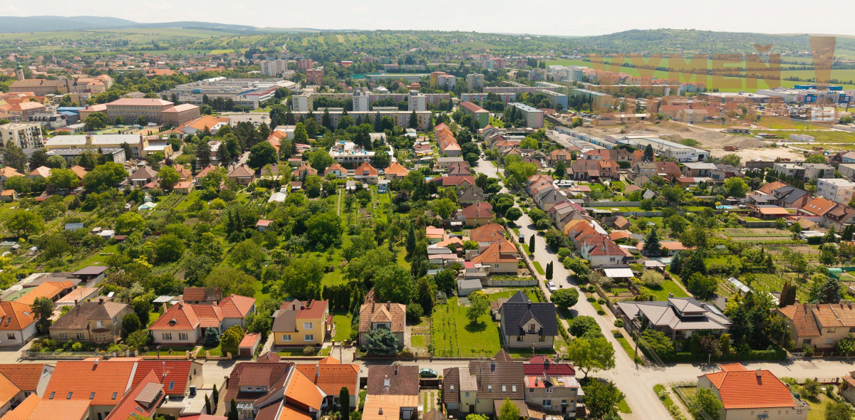 REZERVOVANÉ! - VÝNIMOČNÝ 4 IZB. RD S VLASTNÝM PARKOM 1.614m2, CENTRUM SKALICA.