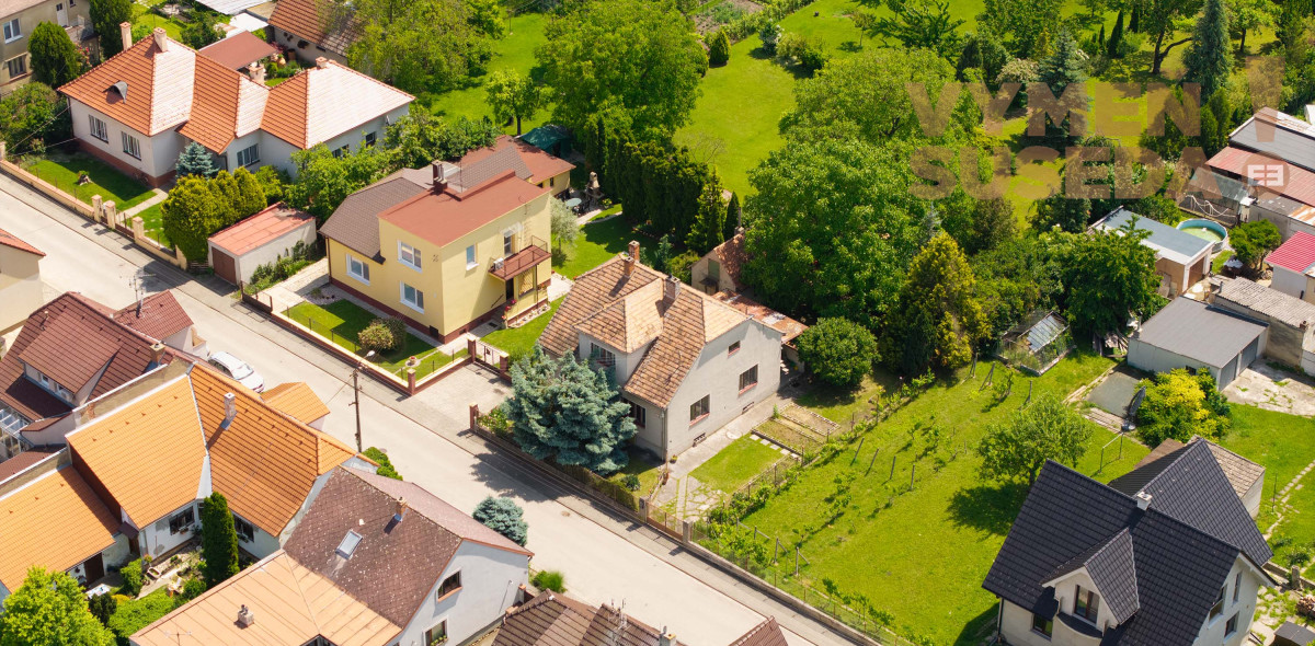 REZERVOVANÉ! - VÝNIMOČNÝ 4 IZB. RD S VLASTNÝM PARKOM 1.614m2, CENTRUM SKALICA.