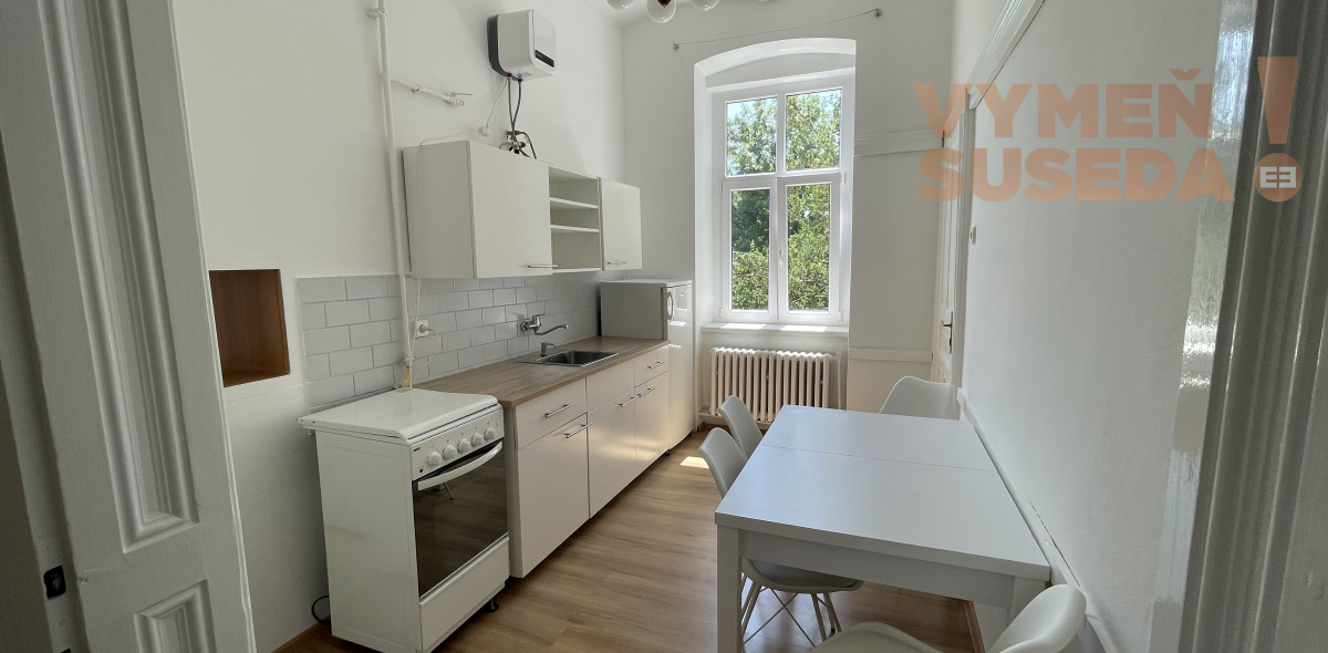 Výnimočný staromestský byt v centre mesta na prenájom 3,5-izbového bytu vhodný aj ako kancelária, Bratislava – Staré Mesto ulica Lešková