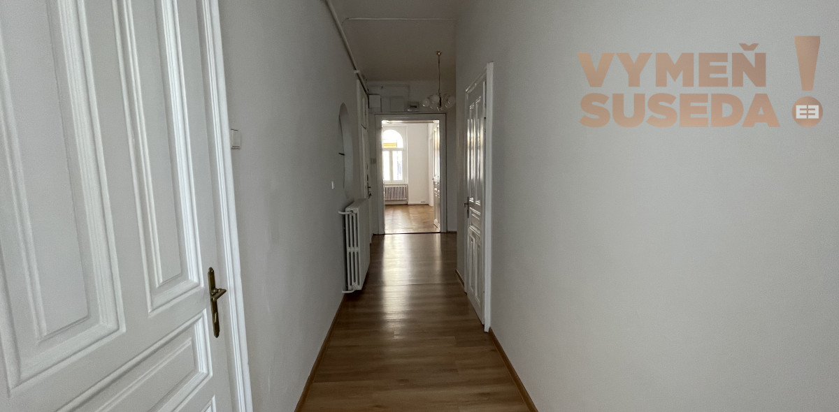 Výnimočný staromestský byt v centre mesta na prenájom 3,5-izbového bytu vhodný aj ako kancelária, Bratislava – Staré Mesto ulica Lešková