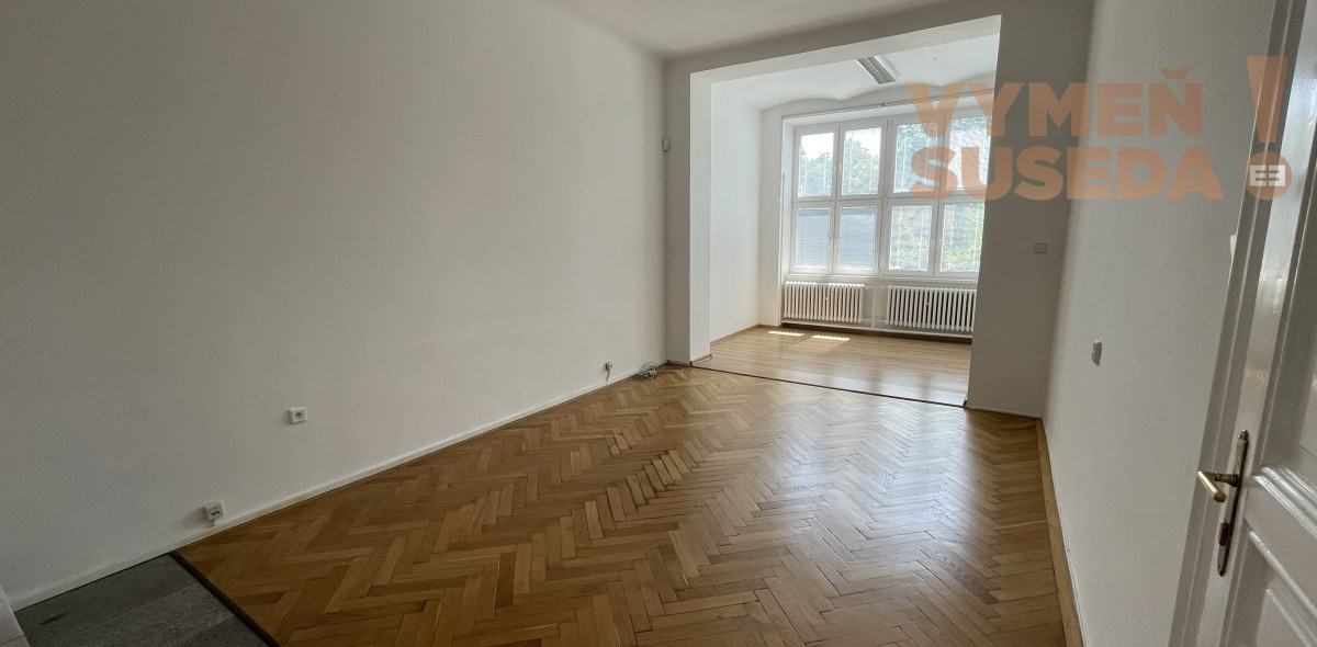 Výnimočný staromestský byt v centre mesta na prenájom 3,5-izbového bytu vhodný aj ako kancelária, Bratislava – Staré Mesto ulica Lešková