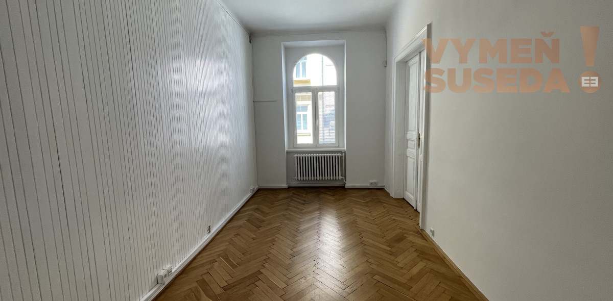 Výnimočný staromestský byt v centre mesta na prenájom 3,5-izbového bytu vhodný aj ako kancelária, Bratislava – Staré Mesto ulica Lešková