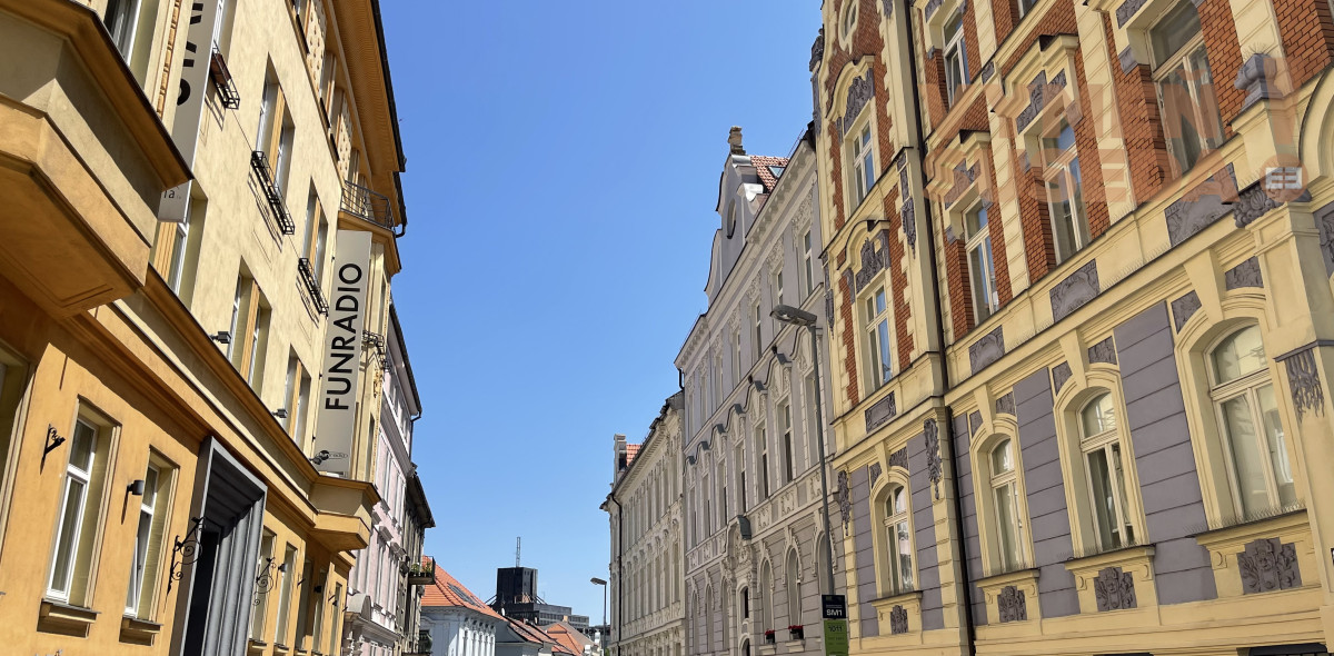 Výnimočný staromestský byt v centre mesta na prenájom 3,5-izbového bytu vhodný aj ako kancelária, Bratislava – Staré Mesto ulica Lešková