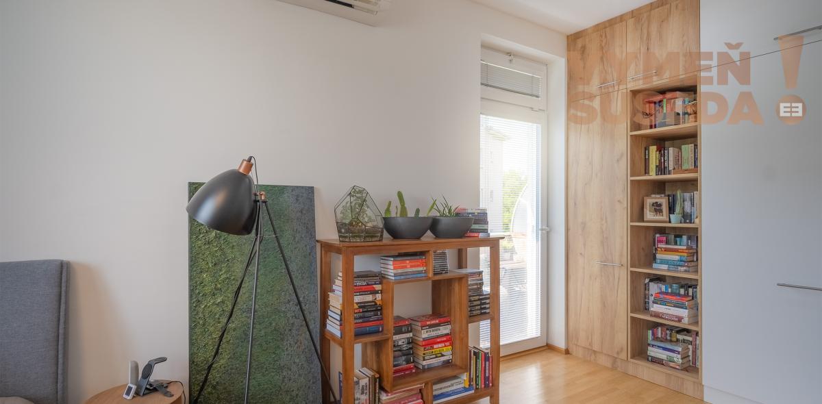 PREDANÉ! – VÝNIMOČNÝ 3 IZB. BYT S DVOMA BALKÓNMI V STAROM MESTE, KARADŽIČOVA UL.