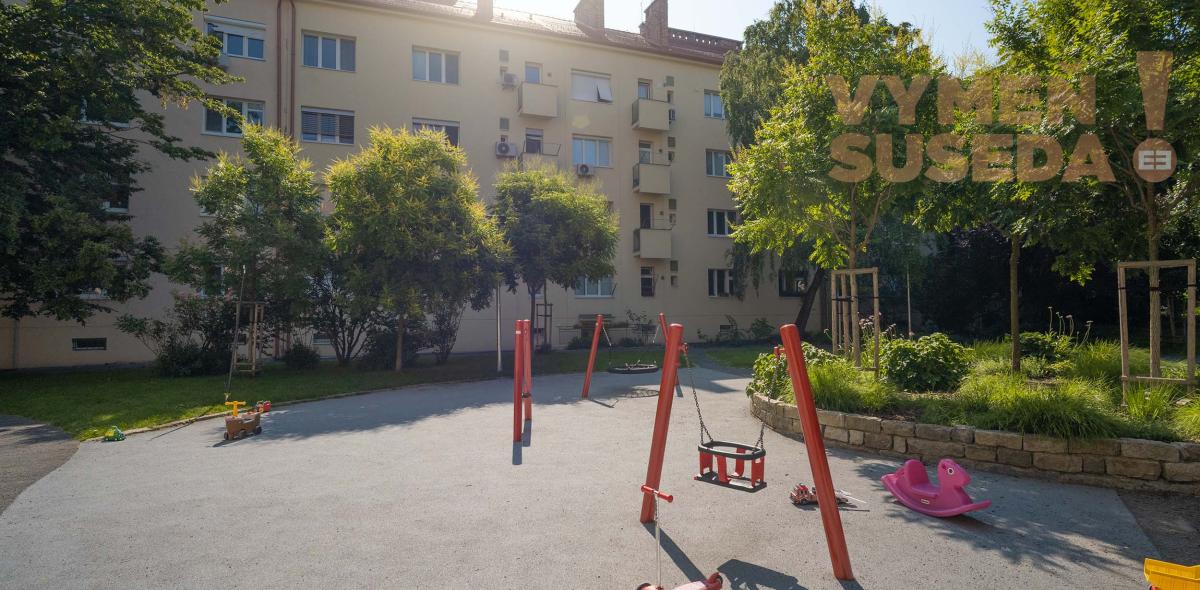 PREDANÉ! – VÝNIMOČNÝ 3 IZB. BYT S DVOMA BALKÓNMI V STAROM MESTE, KARADŽIČOVA UL.