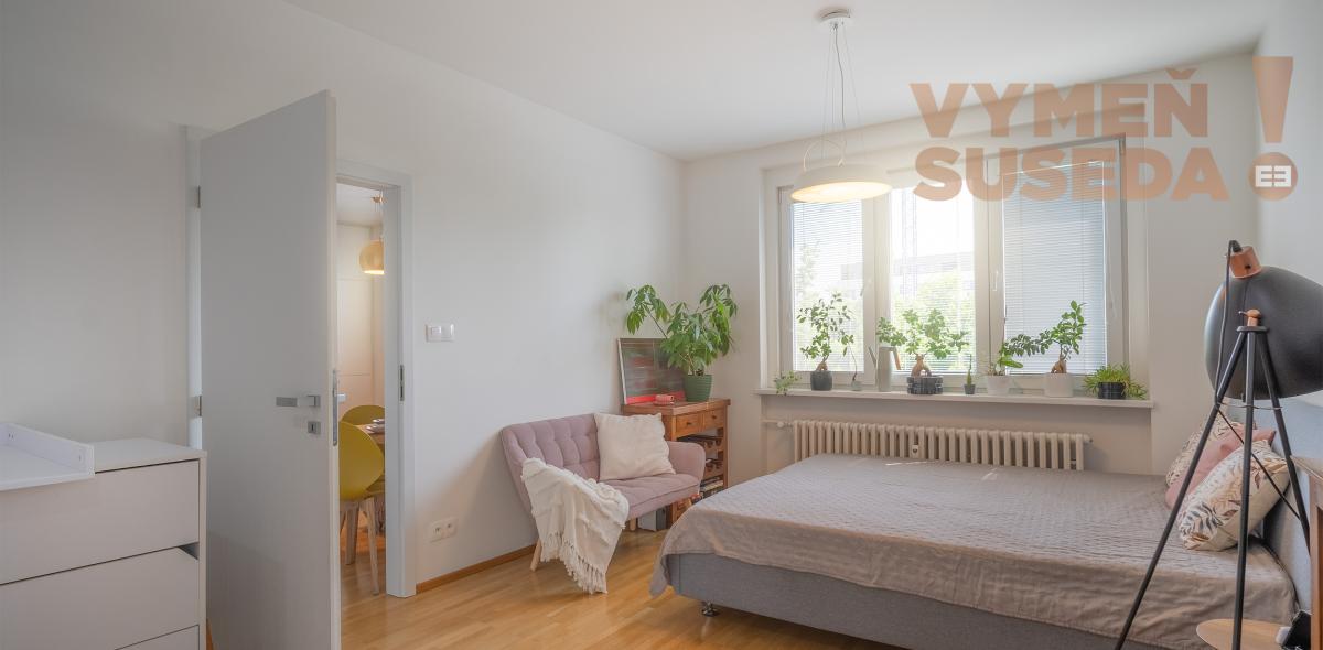 PREDANÉ! – VÝNIMOČNÝ 3 IZB. BYT S DVOMA BALKÓNMI V STAROM MESTE, KARADŽIČOVA UL.