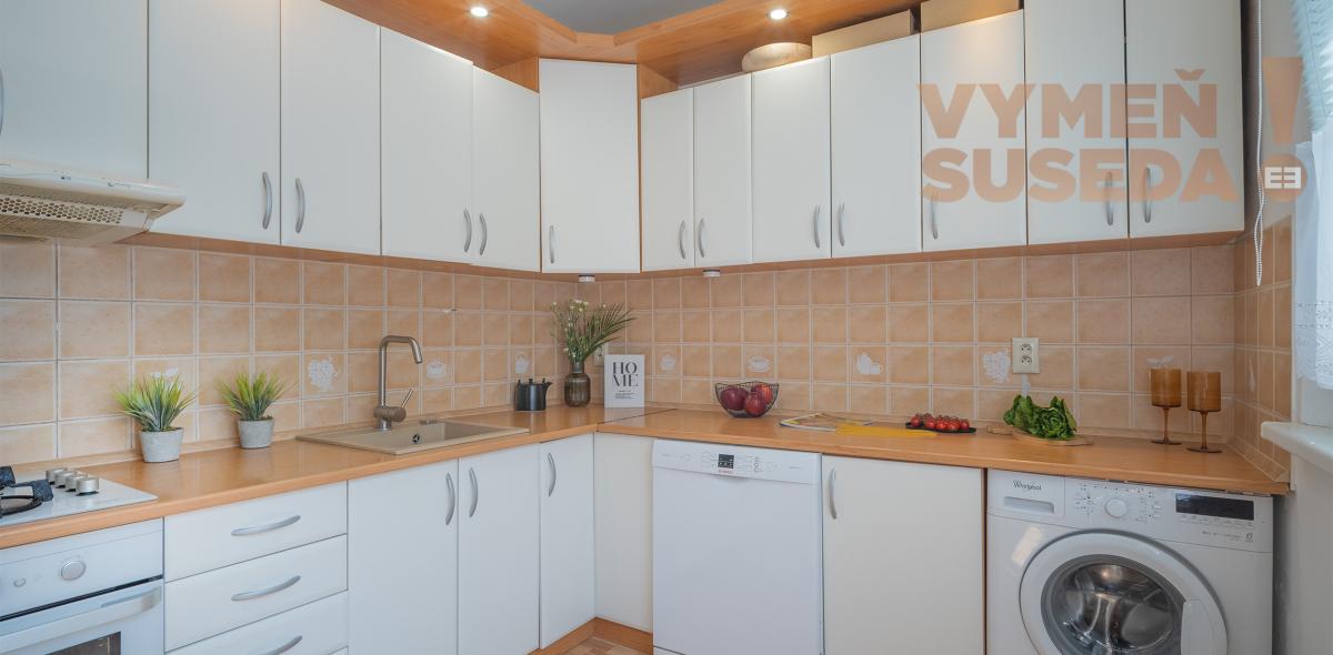 VYMEŇ SUSEDA ! - VÝNIMOČNÝ 3 IZB. ZREKONŠTRUOVANÝ BYT s LOGGIOU, VYHĽADÁVANÁ LOKALITA PETRŽALKA, UL. ALŽBETY GWERKOVEJ, BA V.