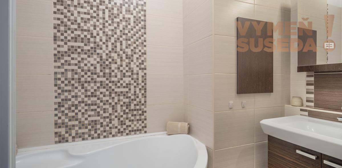 VYMEŇ SUSEDA ! - VÝNIMOČNÝ 3 IZB. ZREKONŠTRUOVANÝ BYT s LOGGIOU, VYHĽADÁVANÁ LOKALITA PETRŽALKA, UL. ALŽBETY GWERKOVEJ, BA V.