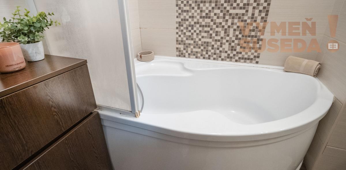 VYMEŇ SUSEDA ! - VÝNIMOČNÝ 3 IZB. ZREKONŠTRUOVANÝ BYT s LOGGIOU, VYHĽADÁVANÁ LOKALITA PETRŽALKA, UL. ALŽBETY GWERKOVEJ, BA V.