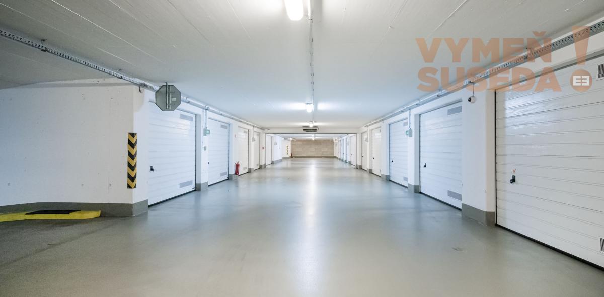 PREDANÉ! - Výnimočný, 4 izb. byt s terasou s krbom a parkovaním, s úžasným výhľadom na Bratislavu, Lužná ul., BA V.