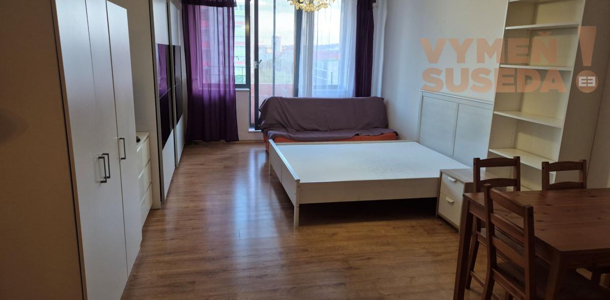 VYMEŇ SUSEDA! –  PRENÁJOM 1 IZB. BYTU S BALKÓNOM /44 m2/ NA RAČIANSKEJ ULICI – MANHATTAN., BA III.